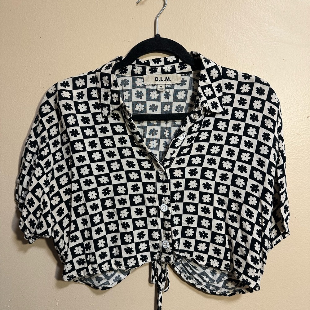 Black & White Floral Checkered Print Cropped Tie-Front Blouse